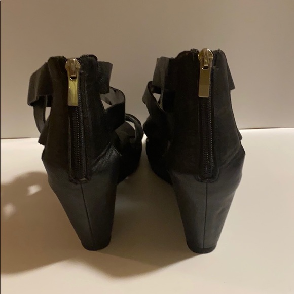 MOSSIMO BLACK FAUX LEATHER WEDGE SANDALS FOR FALL - Picture 3 of 9